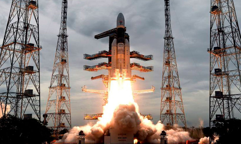 India lanzó un cohete para llevar una nave no tripulada a la luna